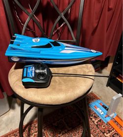RC remote control boat like new