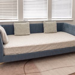 Day Bed With Mattress 