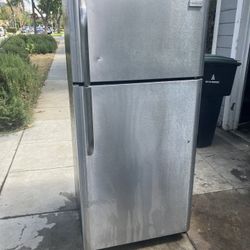 Frigidaire Refrigerator 