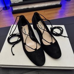 Miu Miu black Velvet lace up ballet flats. Size (8) 38. Retail $490. Super cute Ballerina miu miu. Heel height 1.75”.