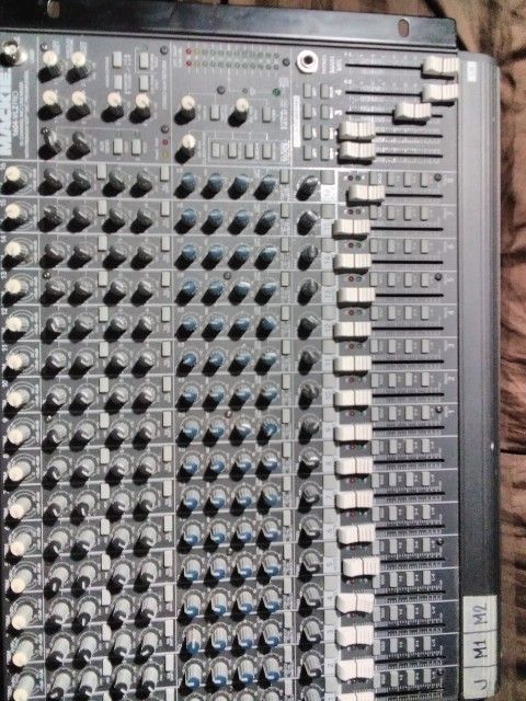 MACKIE 1604 VLZ PRO 16 CHANNEL MIC/LINE MIXER
