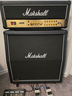 Marshall Amplifier and slant cabnit