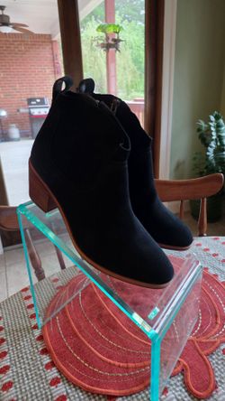 NEW Ugh Suede shoes