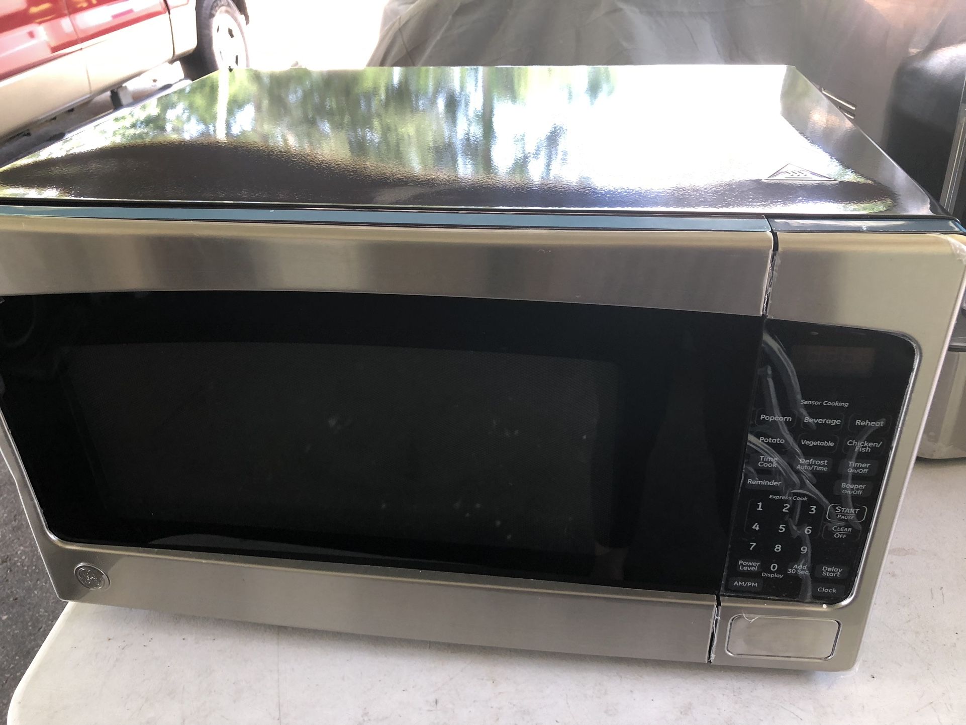 GE - 2.0 Cu. Ft. Countertop Microwave with Sensor Cooking and Defrost - Stainless Steel