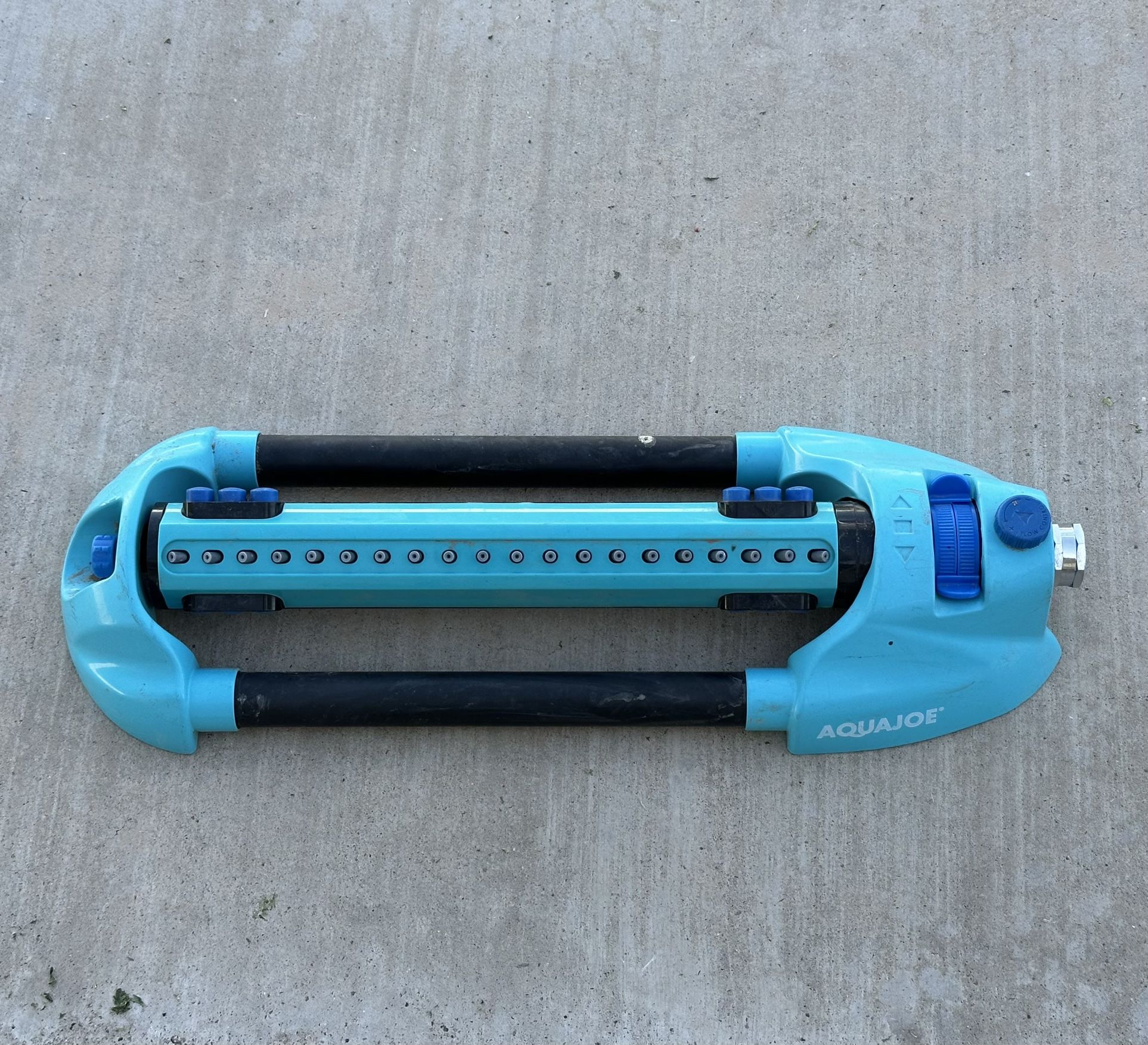 Aqua Joe Aquajoe Metal Base Oscillating Sprinkler With Adjustable Spray