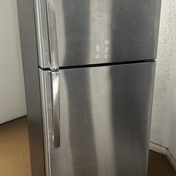 GE Refrigerator for sale