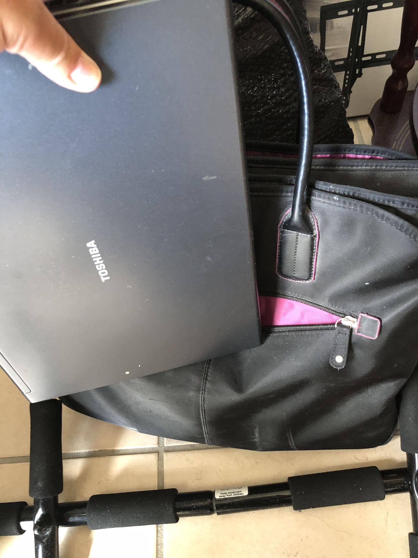 Toshiba laptop w bag