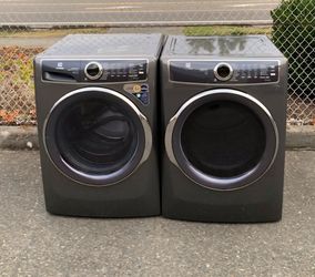 ELECTROLUX WASHER AND DRYER SET.