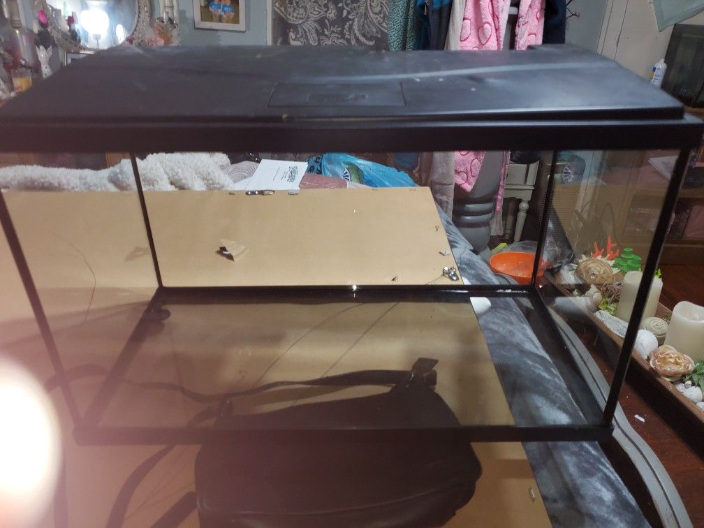 10 Gallon Fish Aquarium Comes With A Pump