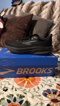 Women Brooks Tennis Shoes
