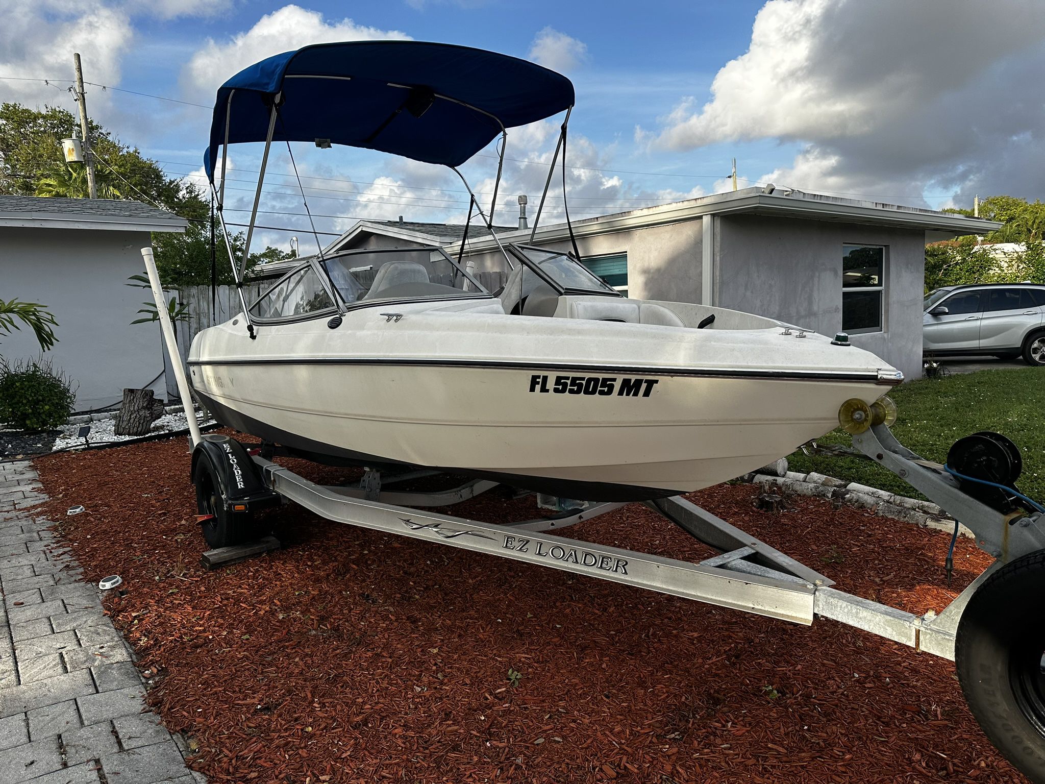 2005 Sting Ray  18ft Boat