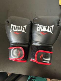 Black everlast boxing gloves
