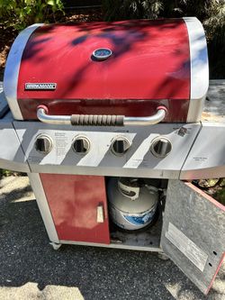 Brinkman Grill $40Includes 2 Propane Tanks 