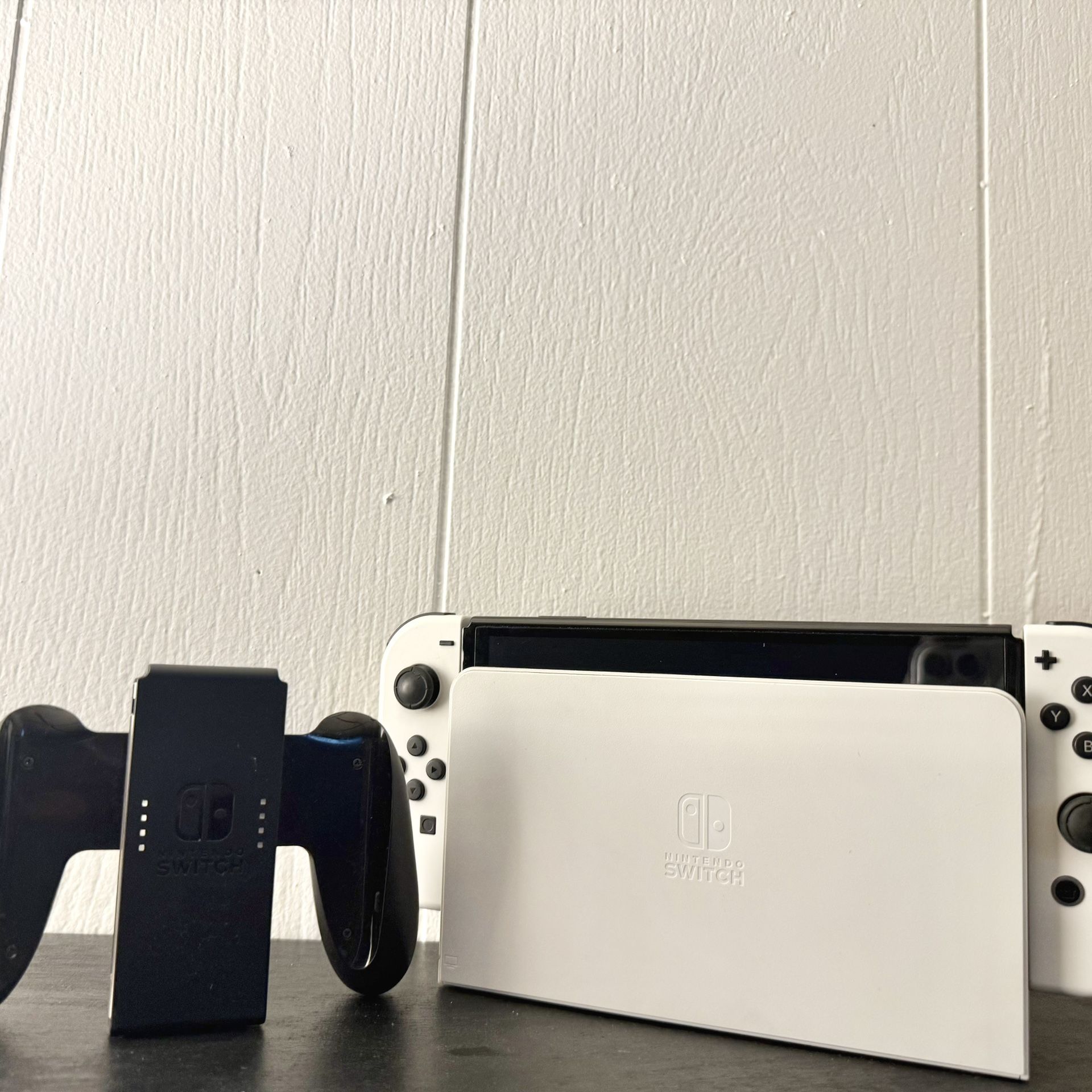 NINTENDO SWITCH - OLED (white)
