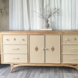 !!SOLD!! Gorgeous Mid Century Dresser/Credenza