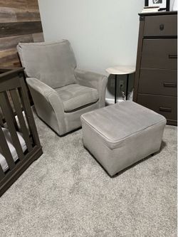 Nursery swivel rocker