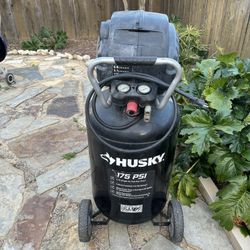 Husky 30 Gallon 175 PSI Air  Compressor. READ DESCRIPTION