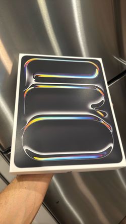 iPad Pro 13 inch m5 sealed box 512gb WiFi plus cellular black color warranty hasn’t started 1 year warranty unlock all carriers
