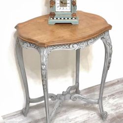 Carved Wood Vintage side table/ Accent Table🛋️ It’s Available 🛋️ Decors Not Included 