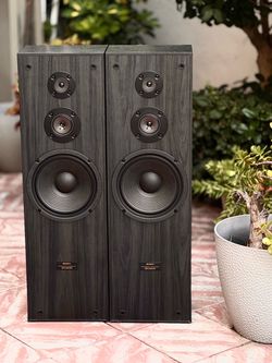 Sony SS-U561AV 200W 3 way Tower Speakers (Made in Canada) - MINT