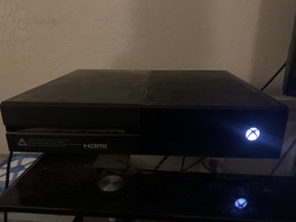 Xbox one comes with 2 controllers
