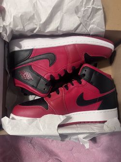 Jordan 1 mid