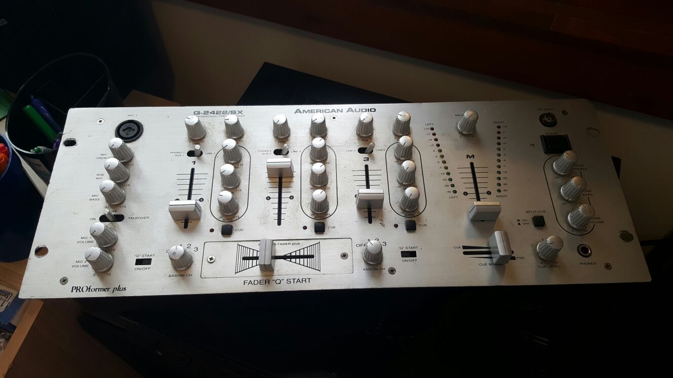Q - 2422/SX PROFESSIONAL PREAMP MIXER.