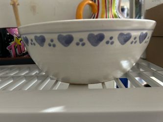 Stoneware bowl with hearts