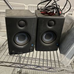 Bookshelf Speakers / Studio Monitors 