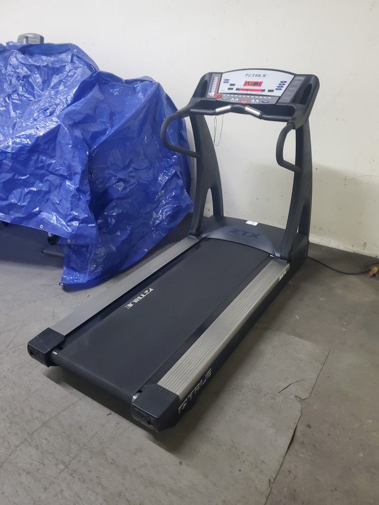 True Commercial Treadmill LOCAL DELIVERY AVAILABLE