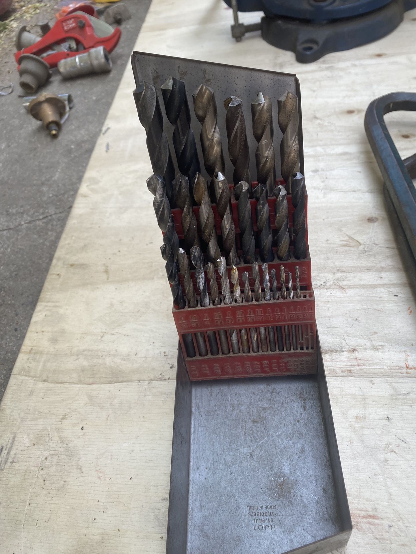 Drill bit small ones are the only ones use the big ones are still new