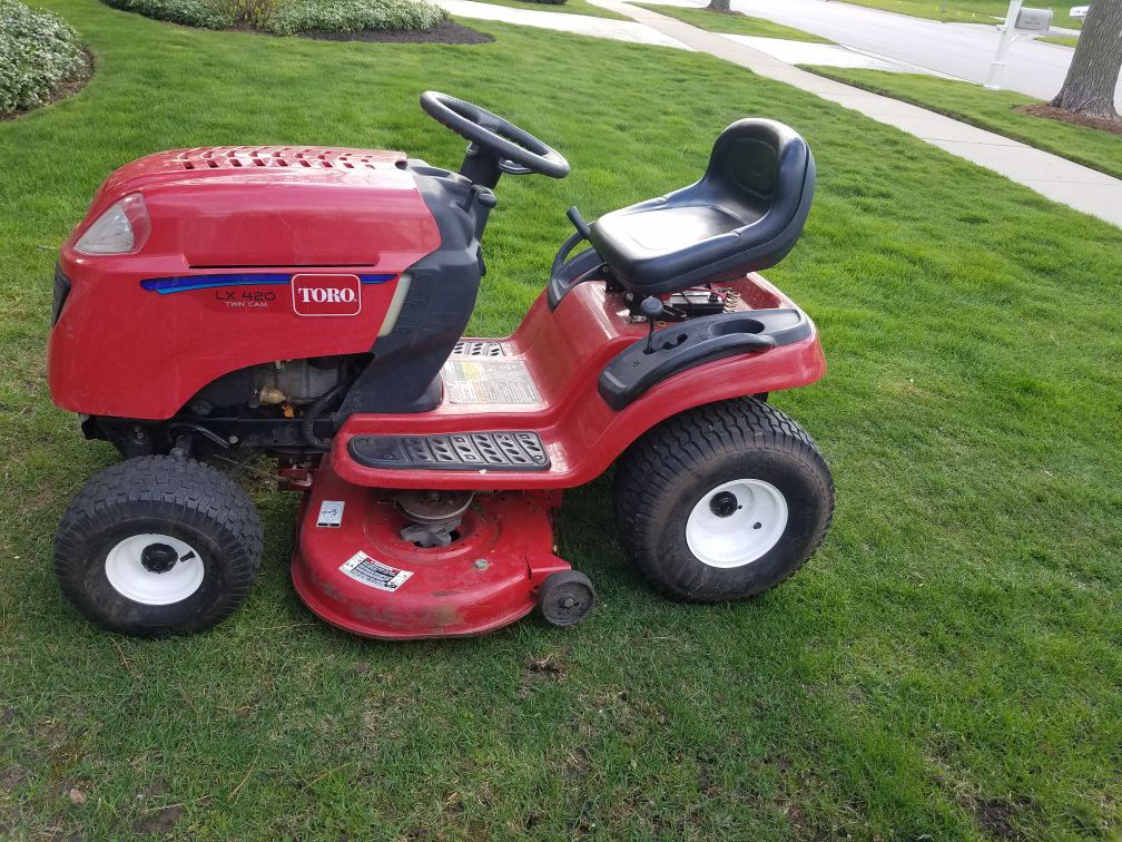 Toro lx420 riding lawn mower