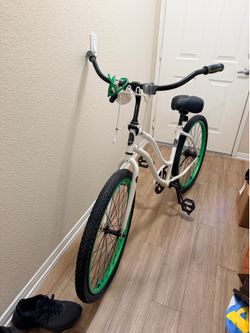Women’s beach cruiser bike