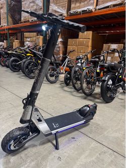 Electric scooter with large tires