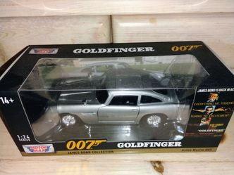 1:24 James Bond Aston Martin "Goldfinger" Motor Max Diecast Car