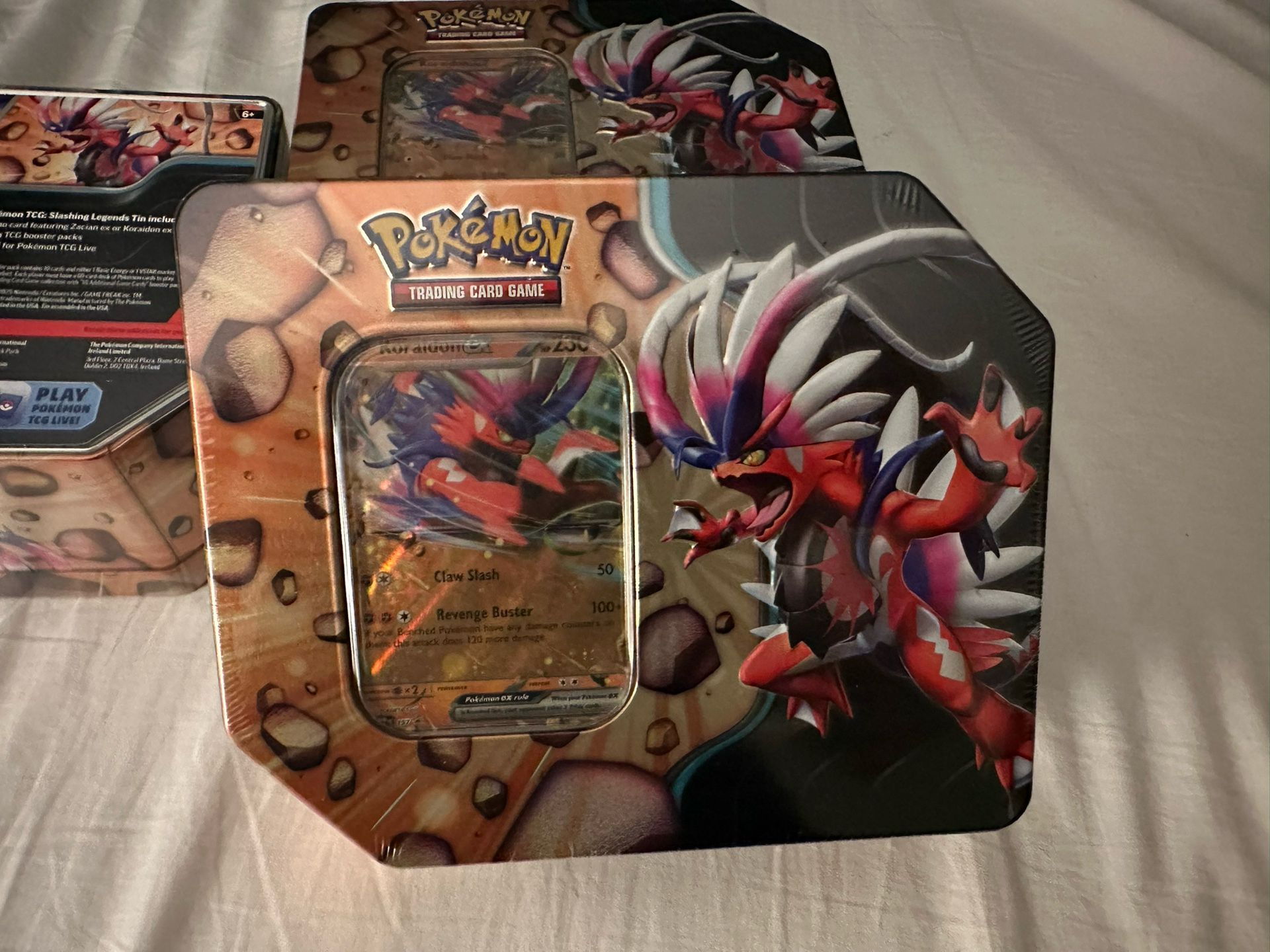 Pokemon Slashing Legends Tin
