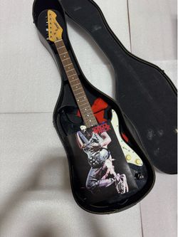Peavey Raptor International Series Electric Guitar Black w/ Hard Case Strap Tuner