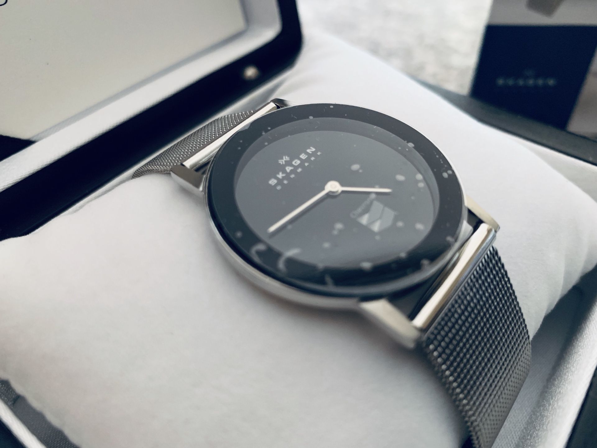 Skagen Denmark Ultra Slim Black Face Watch Chevron Display Brand New for Sale in American Canyon CA OfferUp