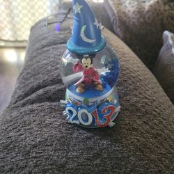 2013WALT DISNEY'S WORLD MIKEY 'S SNOW GLOBE 6" Tall $35.00