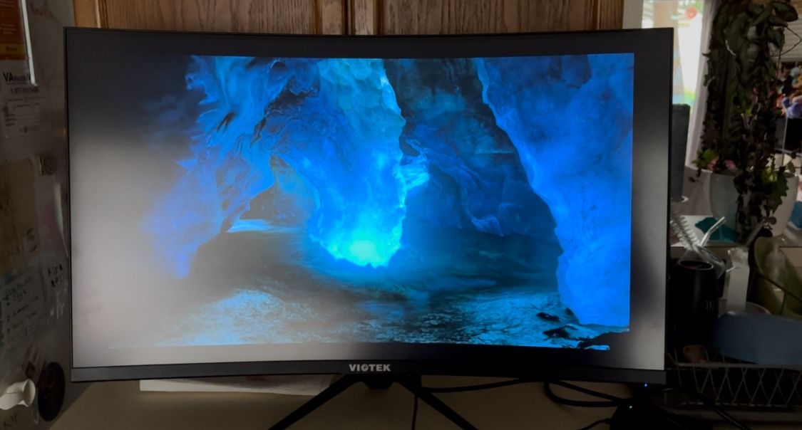 Viotek GNV32DBE 32” Curved QHD Gaming Monitor (1440p / 165 Hz)