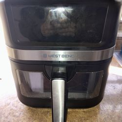 Slightly Used Air fryer. Basically Brand New 