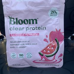 Bloom clear protein strawberry
