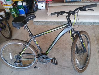 Schwinn mountain bike in good condition. 26" inches. Normal wear and tear.
Union hills and 20th Street