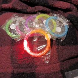 $2 Each! Comes With Batteries Ready To Go! 6 Glow Bracelees Great For 4th Of July!