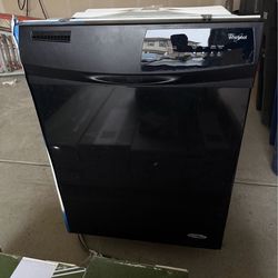 Whirlpool Built-In Dishwasher – Black (WDF110PABB4)