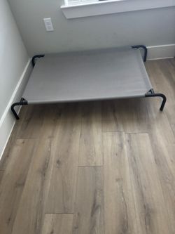 Elevated dog bed- large