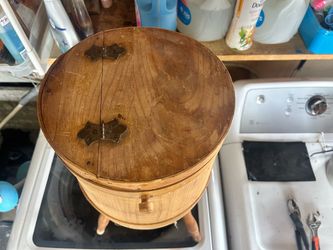 Sewing stand/table thing