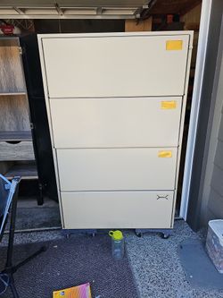 Lateral filing cabinet