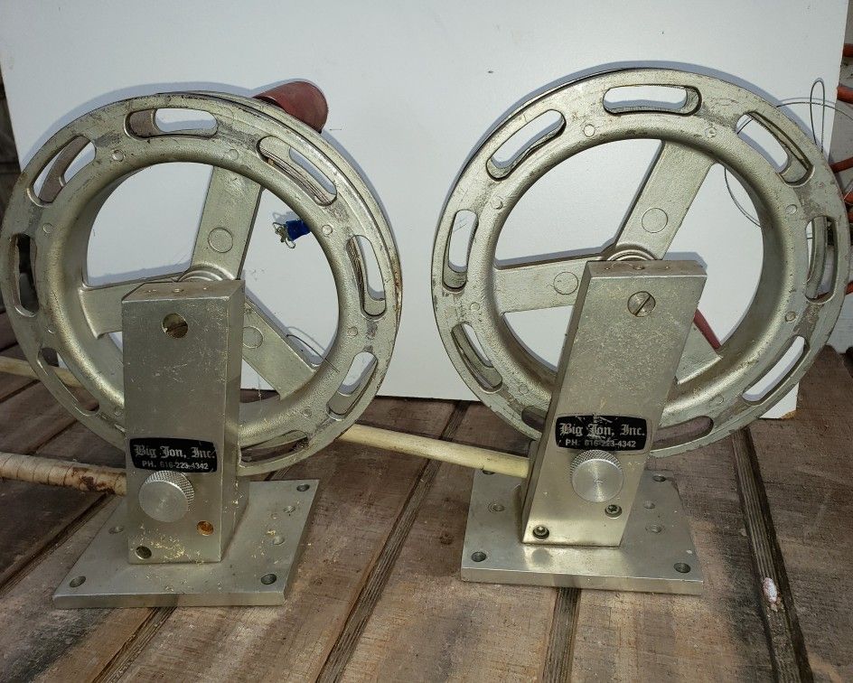 Pair Of Vintage Big Jon Manual Aluminum Downriggers Used
