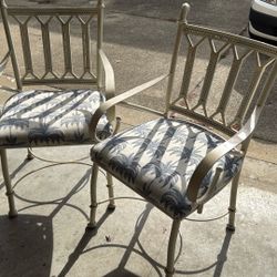 4 Heavy Metal Chairs - Needs Fresh Paint And Upostery 